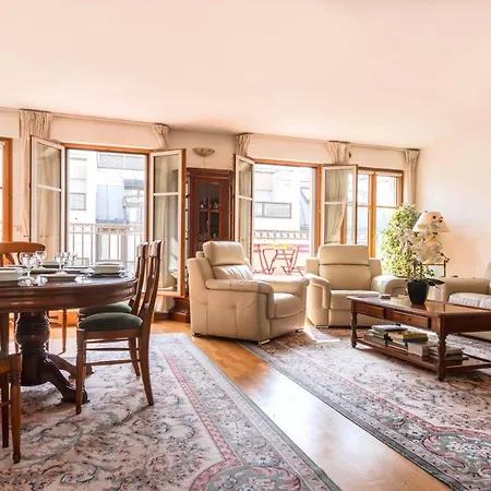 Beaudelaire Center Apartman *