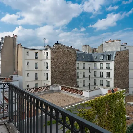 Beaudelaire Center Parigi