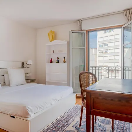 Beaudelaire Center Daire Paris